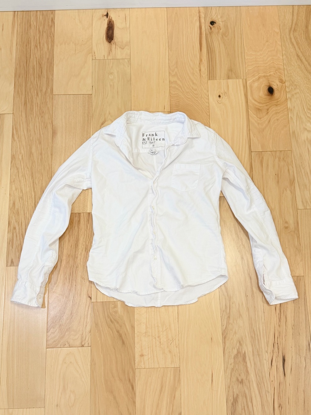 Frank & Eileen Women’s Barry Denim Button-Down Shirt - Picture 3 of 6